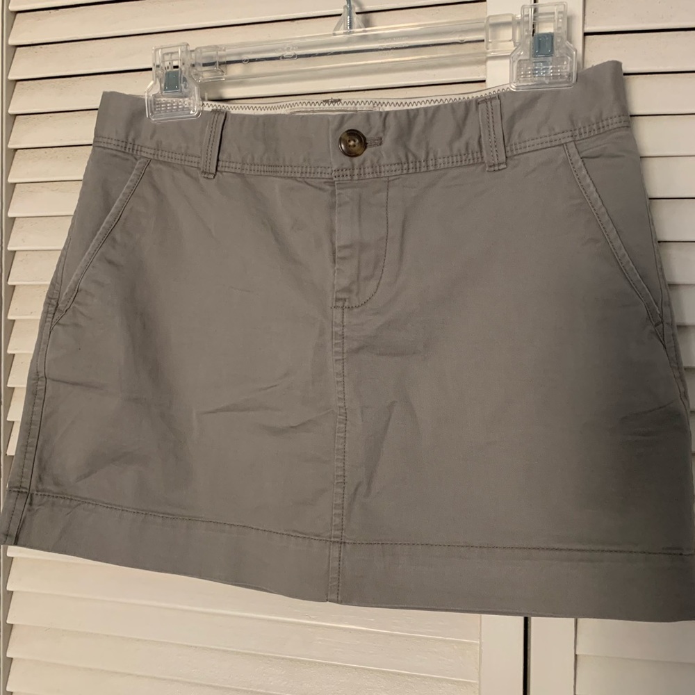 Old Navy gray mini skirt. Sz 4